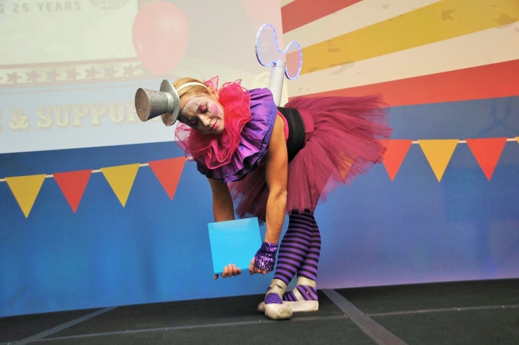 LED circus ballerina presents - Eventspiration
